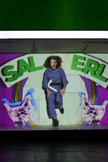 ZU EBENER ERDE UND ERSTER STOCK