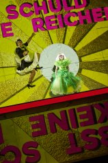 ZU EBENER ERDE UND ERSTER STOCK