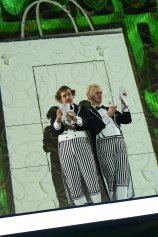 ZU EBENER ERDE UND ERSTER STOCK