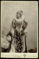 Rudolf Krziwanek: Rollenporträt der Hedwig Bleibtreu als Königin Elisabeth in Maria Stuart, um 1895, Hofburgtheater Wien.