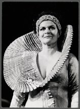 Josef Palffy: Rollenporträt der Elisabeth Orth als Gertrud in HAMLET, Prem. 21.12.1985, Burgtheater Wien.