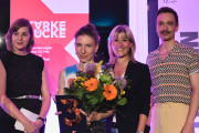 Foto der Bühnenbildnerin Mirjam Stängl bei der Preisverleihung beim Theatertreffen