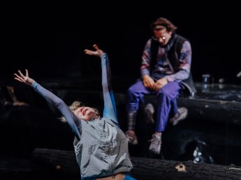 Flora Menslin, Victor Petro