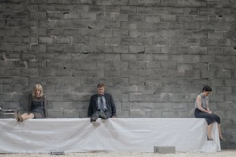 Inszenierungsfoto GESCHLOSSENE GESELLSCHAFT
