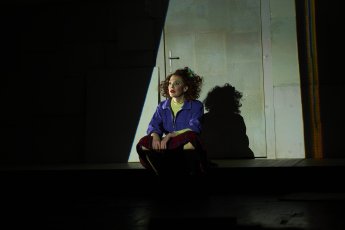 ZU EBENER ERDE UND ERSTER STOCK