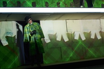 ZU EBENER ERDE UND ERSTER STOCK