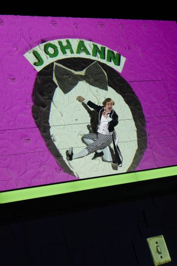 ZU EBENER ERDE UND ERSTER STOCK