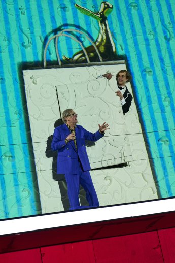 ZU EBENER ERDE UND ERSTER STOCK