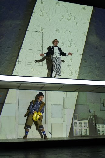 ZU EBENER ERDE UND ERSTER STOCK