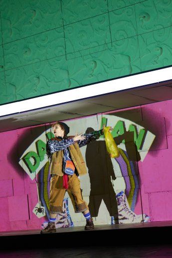 ZU EBENER ERDE UND ERSTER STOCK