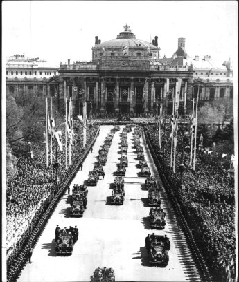 Burgtheater im April 1938