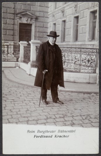 Verlag Gebrüder Kohn: Beim Burgtheater-Bühnentürl ca. 1906-12, Theatermuseum