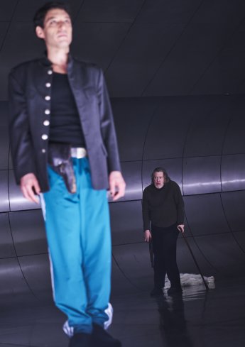 Mehmet Ateşçi̇, Nicholas Ofczarek