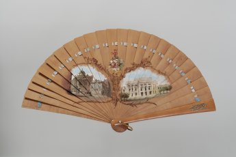 Fächer mit Abbildung des Alten Burgtheaters am Michaelerplatz und des neuen Hauses am Ring 