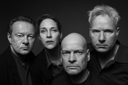 Gruppenporträt in schwarz-weiß mit Norman Hacker, Sophie von Kessel, Dietmar König, Arthur Klemt