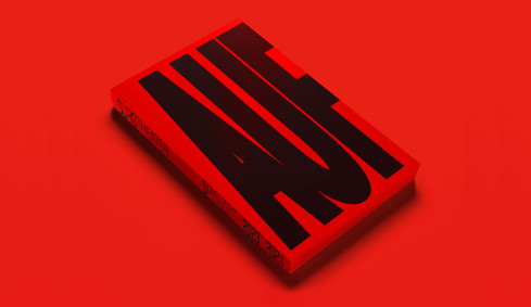 Cover des Spielzeithefts 2023/24 auf rotem Hintergrund