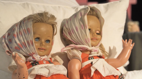 Zwei Puppen, Teil der Ausstattung von Pelléas und Mélisande