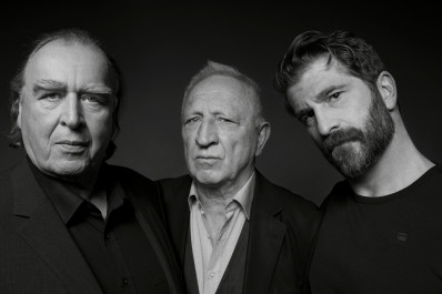Gruppenporträt in schwarz-weiß mit Oliver Nägele, Hans Dieter Knebel, Daniel Jesch