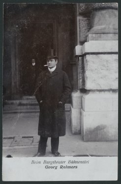 Verlag Gebrüder Kohn: Beim Burgtheater-Bühnentürl ca. 1906-12, Theatermuseum