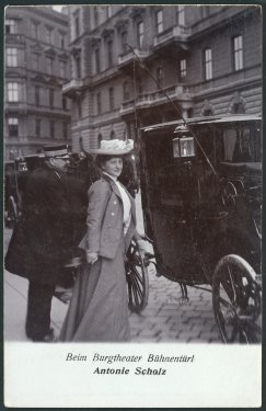 Verlag Gebrüder Kohn: Beim Burgtheater-Bühnentürl ca. 1906-12, Theatermuseum