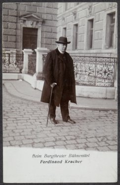 Verlag Gebrüder Kohn: Beim Burgtheater-Bühnentürl ca. 1906-12, Theatermuseum