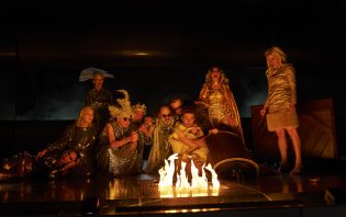 Mehmet Ateşçi̇, Elisabeth Augustin, Barbara Petritsch, Branko Samarovski, Hans Dieter Knebel, Martin Reinke, Nicholas Ofczarek, Nils Strunk, Zeynep Buyraç, Caroline Peters